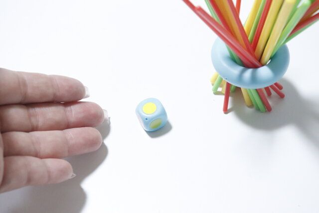 セリアのハラハラスティックゲームのサイコロをふる