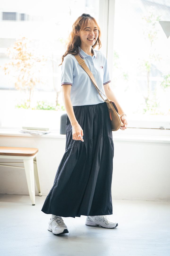涼しいポロシャツスタイル。秋の始まりは黒スカートでシックに【FUDGE FRIEND おしゃれさんの毎日コーディネート vol.586｜UMI】