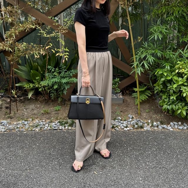 GUのブラックの「シアーベロアミニT」