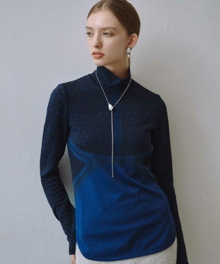 画像: 【Mame Kurogouchi(マメ クロゴウチ)】 PARIGOT別注 FLORAL JACQUARD HIGH NECK KNITTED TOP¥56,100（税込）