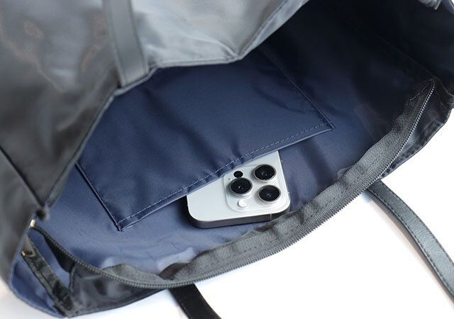 宝島社ランバン オン ブルートートバッグ内ポケット