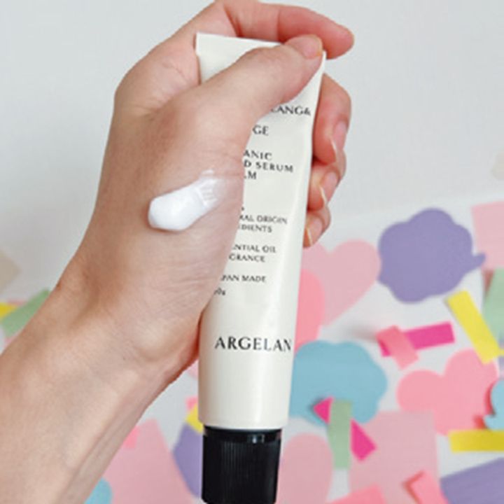 【アルジェラン】オーガニック ハンドセラムクリーム YLをお試しする鵜飼恭子さん