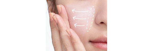 透け白下地を仕込み、光で赤みを飛ばす