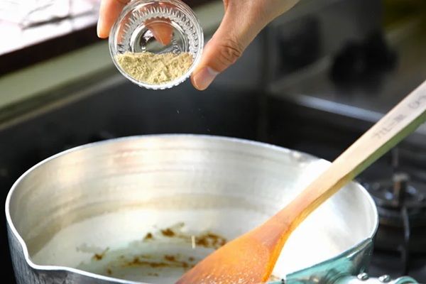 歯の着色を気にせず楽しめる！「ホワイティースカレー」が発売開始