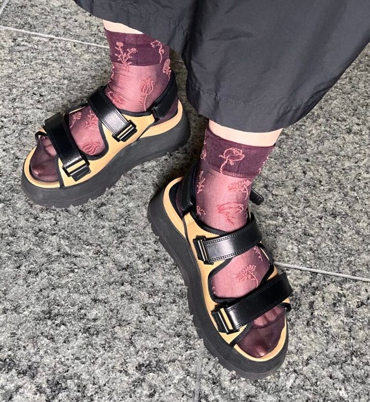 上林さん_ソックス×サンダルレイヤード画像