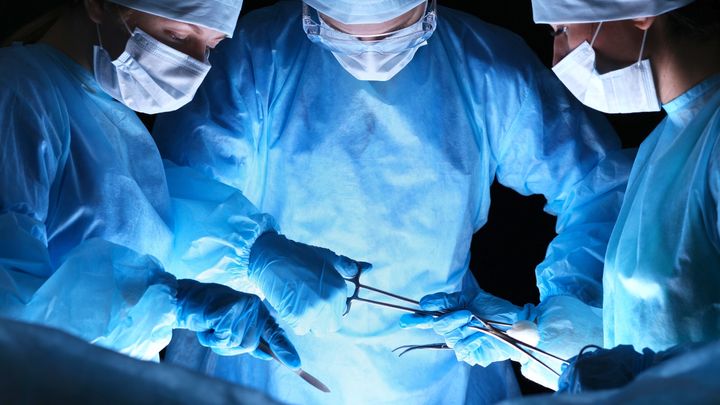 ご遺体の細胞が生きているうちの迅速解剖でHIVの巣を特定