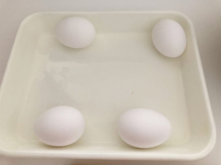 茹でた卵を常温で冷ます