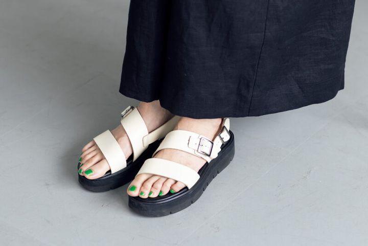 2年前から愛用中の「ビューティフルシューズ」のサンダル。 「自分の足に合っていてよくオーダーしています」