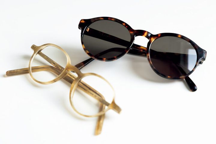 サングラスは「ブラン」で、自転車に乗るときに。めがねは、グローブスペックスで見立ててもらった「ルノアクラシック」。