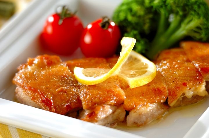 鶏肉のパリパリ焼き レモンバターソース
