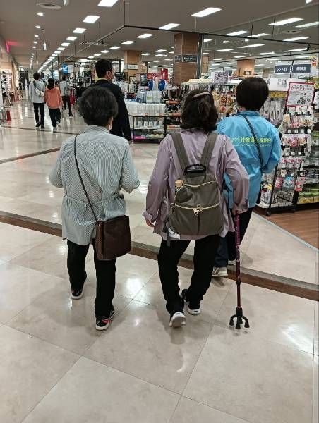 おたのしみスローショッピングの様子（画像提供：狛江市社会福祉協議会）