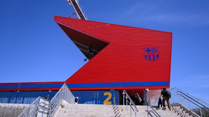 世界的強豪バルセロナ、『6000人収容スタジアム』でのリーグ戦開催が緊急決定！本拠地改修が間に合わず