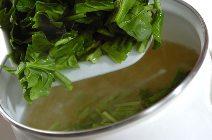 ホウレン草のみそ汁の作り方1