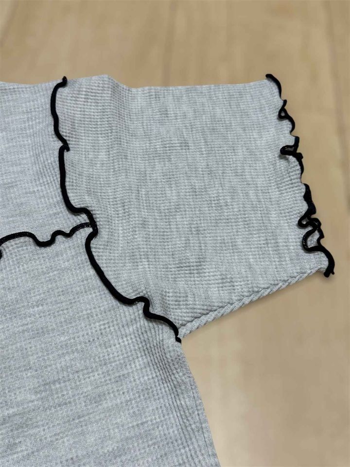 画像2: アシメデザインの袖