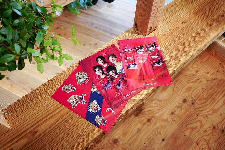 J2いわきFC、地元のスパリゾートハワイアンズとコラボ！「おむすび」などをセブンイレブンで販売するフェア開催