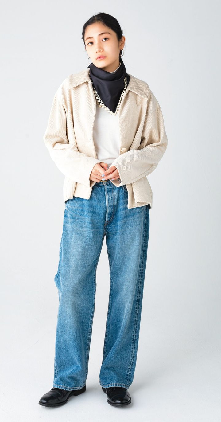 コットンリネンのナチュラルな風合いが魅力のジャケット