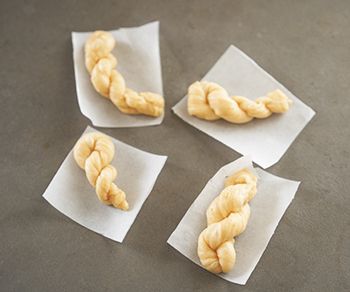 外はカリッと中はふんわり！ 簡単「ミルクドーナツ」のレシピの画像4