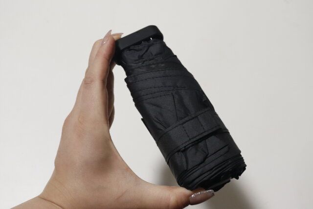 ダイソーのお買い得な晴雨兼用フラット折り畳み傘