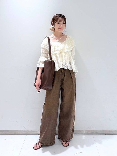 白ブラウスコーデ4