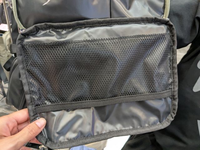 高撥水マザーズ圧縮ショルダーバッグの前ポケットの内側