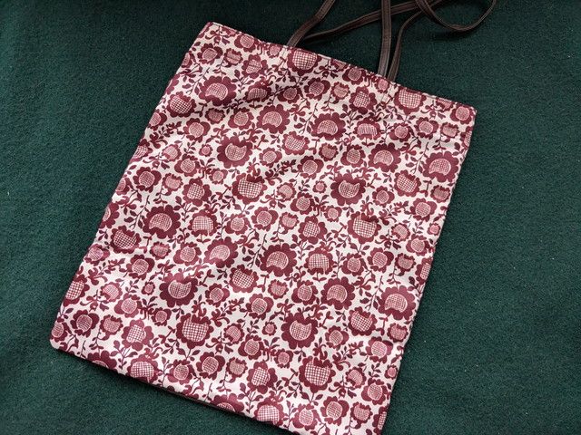 花柄デザインのトートバッグ表側