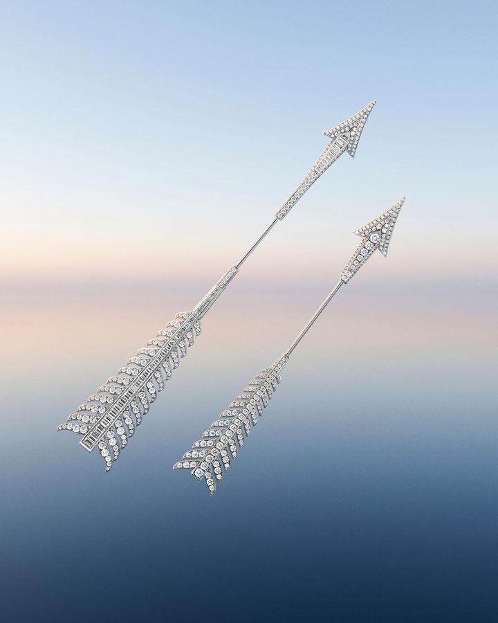 「フレシュ」（WG×ダイヤモンド）ブローチ 左 XXL￥15,840,000 右￥3,234,000 ※ともに予定価格