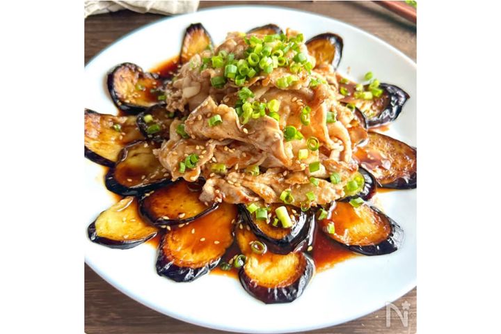 ■焼くだけ簡単！タレが絶品【焼きなすよだれ豚】家族が爆食べ♪／出典：Nadia