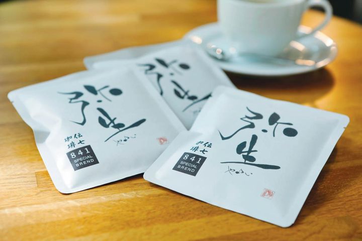 「弥生」の文字は江別市在住の書家によるもの。