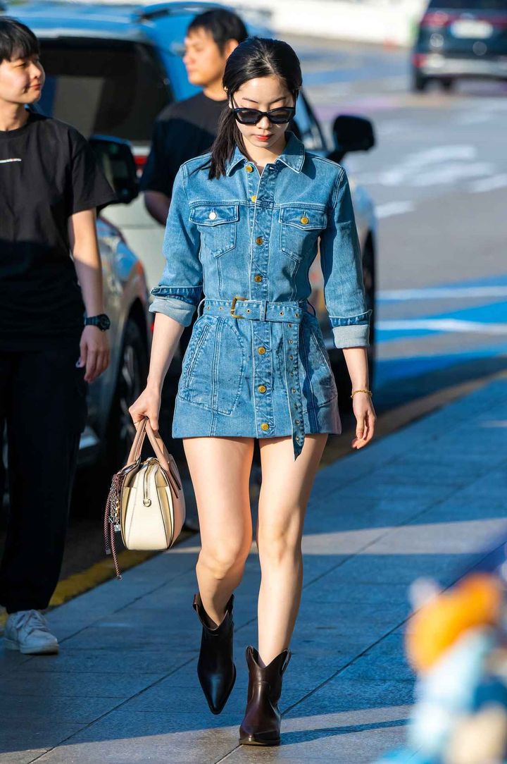 画像: 【TWICE ダヒョン】ショート丈ブーツでリズムを作って