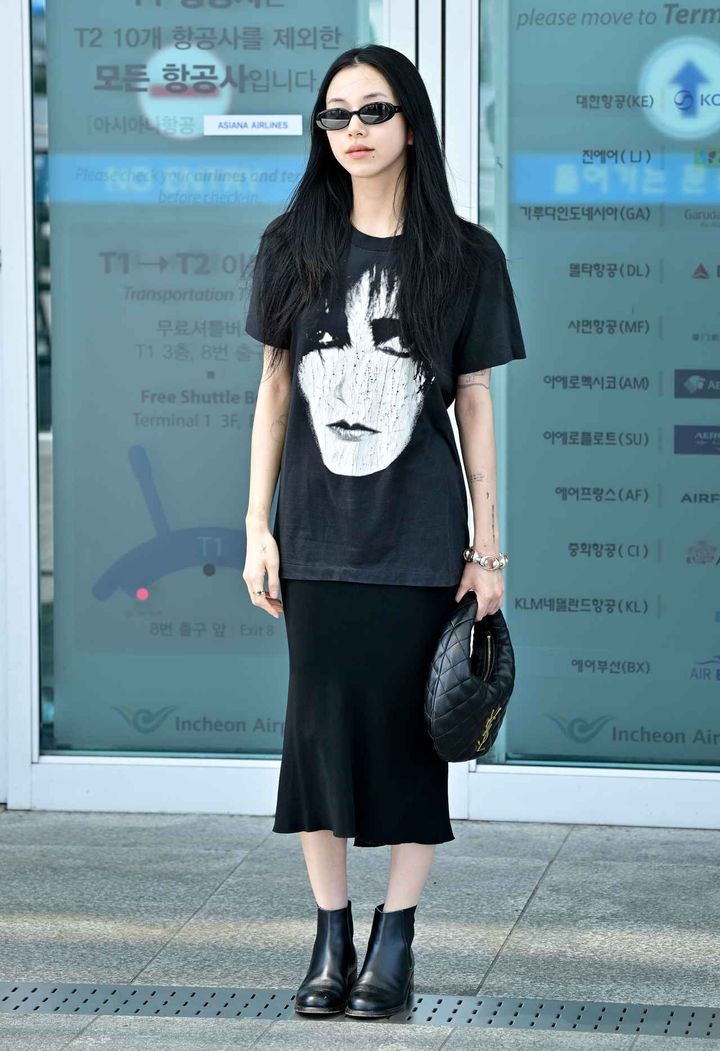 画像: 【TWICE チェヨン】オールブラックでモードを日常に