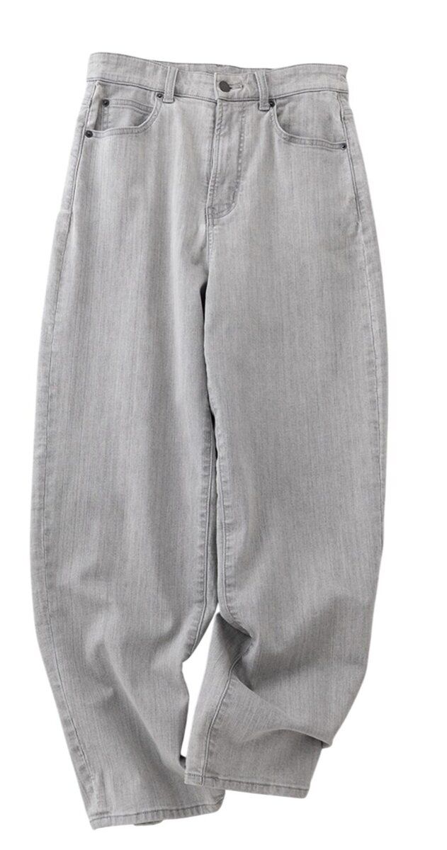 デニムパンツ¥9,990／アンフィーロ（オンワード樫山）