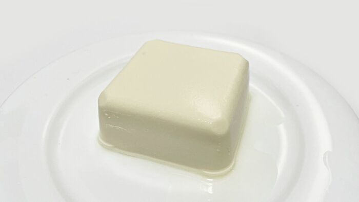 もう失敗しない！豆腐を崩さずにキレイに取り出す方法。たった3秒でできちゃいます♪