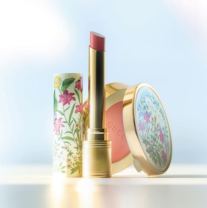 右から：グッチ ブラッシュ ドゥ ボーテ チーク アンド アイ（リミテッド エディション） 01、グッチ ルージュ ドゥ ボーテ ブリアン（リミテッド エディション） 208（ともにグッチ ビューティ）