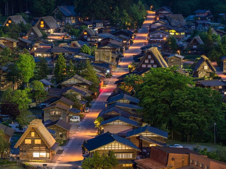 All About ニュース編集部が全国228人を対象に実施した「中部地方のお月見スポットに関するアンケート」の調査結果から、好き＆行ってみたい「岐阜県のお月見スポット」ランキングを発表！ 2位「白川郷合掌造り集落」を抑えた1位は？