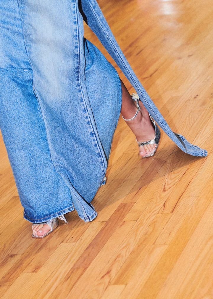 エリアの主力商品のひとつであるデニム。