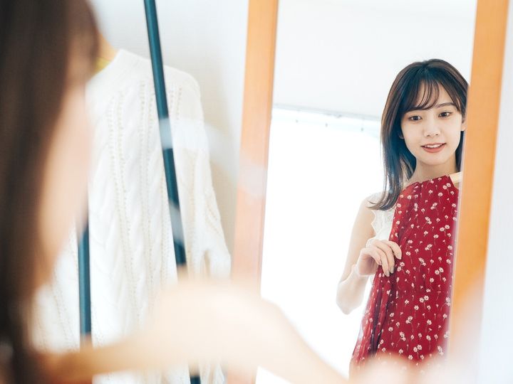 【色彩心理×パーソナルカラー活用術】身長が高い女性は、全体のシルエットやバランスに注意するとスタイルがさらによく見えます。今回は、高身長の女性におすすめしたいスタイリングのポイントとパーソナルカラー別おすすめの配色をご紹介します。