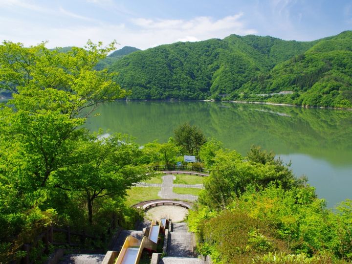 雄大な景色に溶け込み、私たちの生活を静かに見守るダム。All About ニュース編集部が実施した「ダム（東北地方）」に関するアンケートの調査結果から、「好き＆行ってみたい宮城県のダム」ランキングを発表します。2位「七ヶ宿ダム」を抑えた1位は？