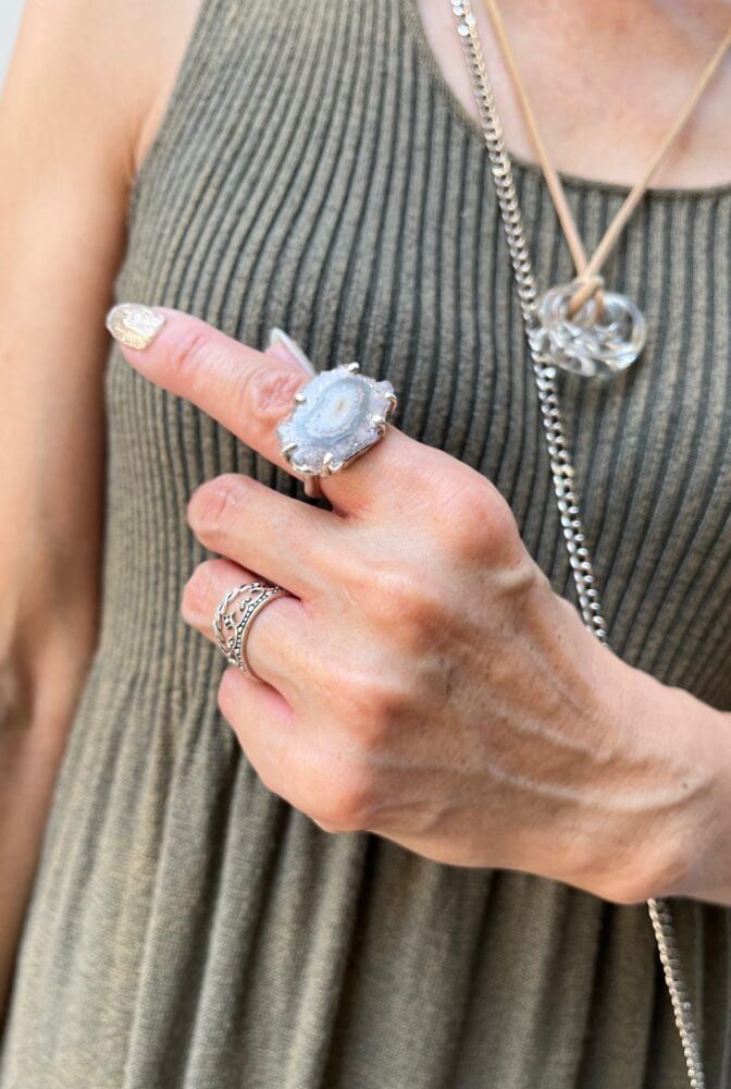 「HERE DITAS」のリング