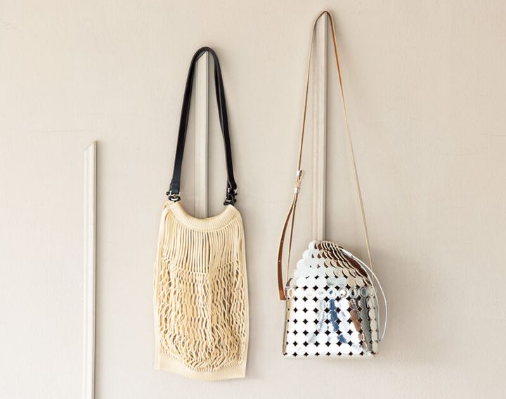 右はセレクトショップでひと目ぼれした「メアリーオルターナ」。 「シルバーアクセ感覚で使っています」。左は「ルメール×フィルト」のコラボ。