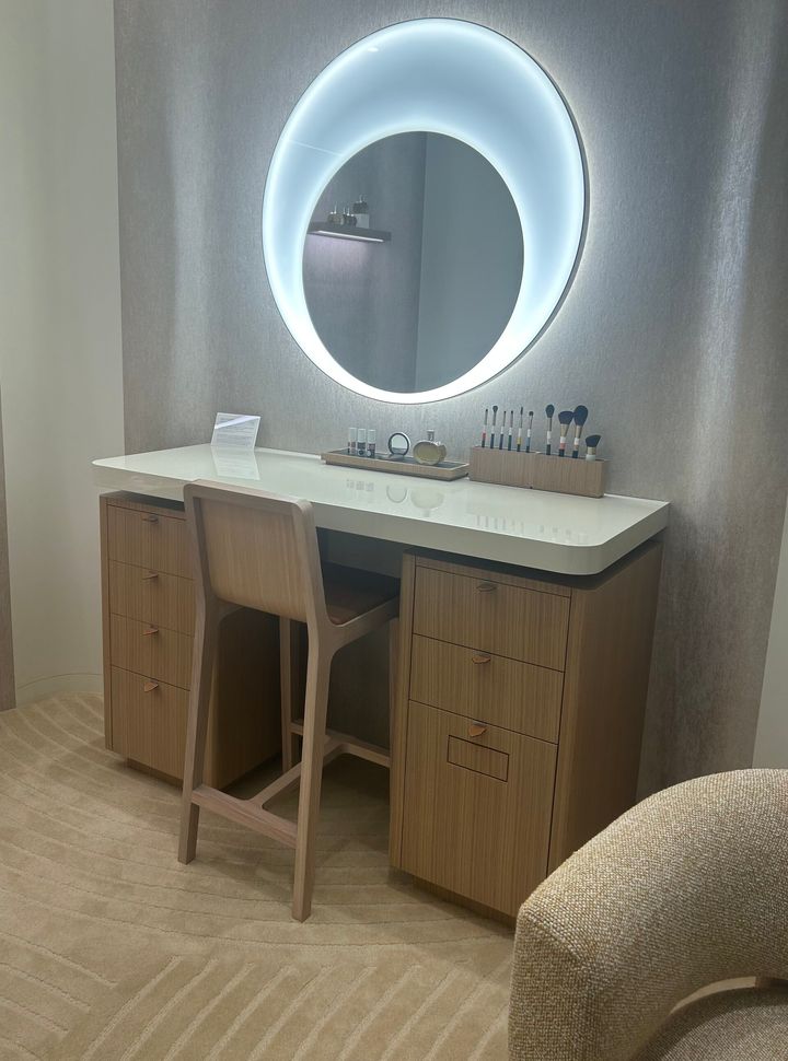 エルメス・イン・カラー