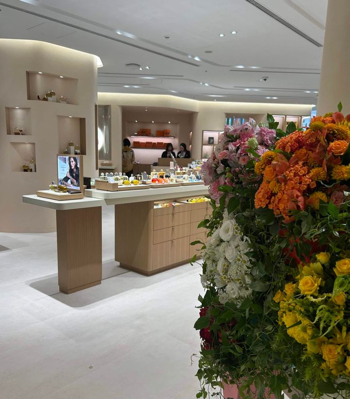 エルメス・イン・カラー