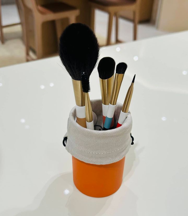 エルメス・イン・カラー