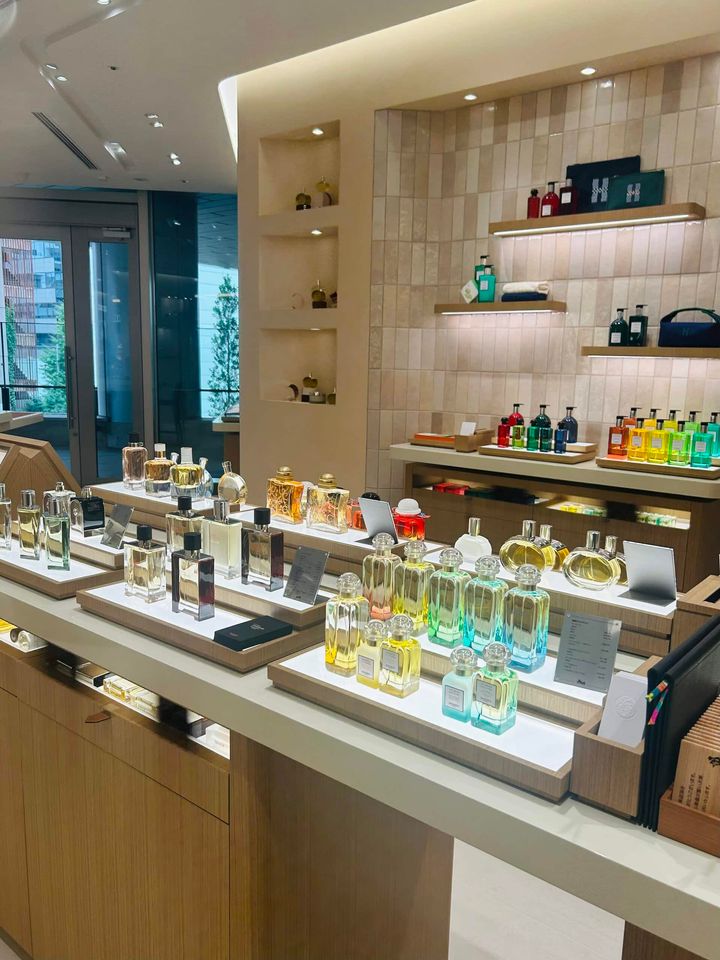 エルメス・イン・カラー