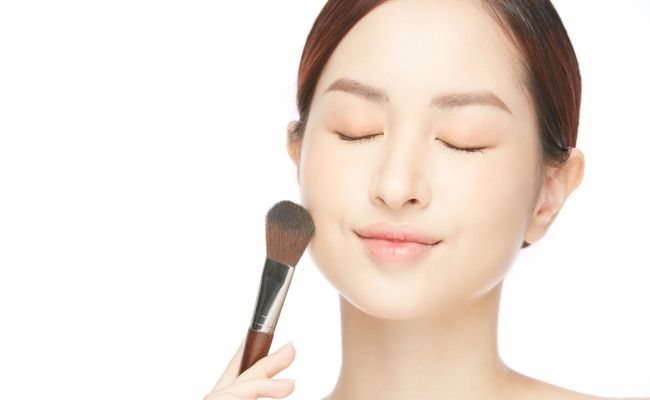 メイクブラシ使用イメージ