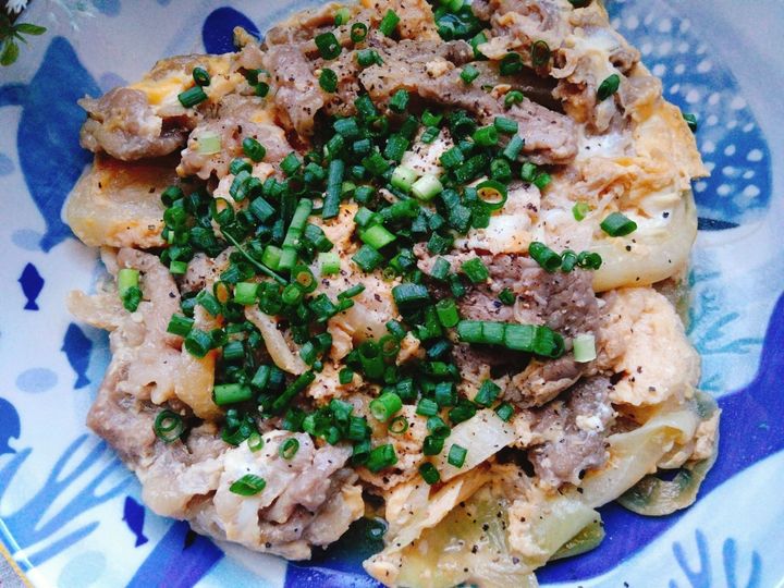 贅沢の定番卵でとじちゃう。卵トロトロ牛すき焼き