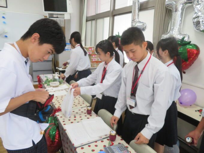 文化祭での商品販売の様子