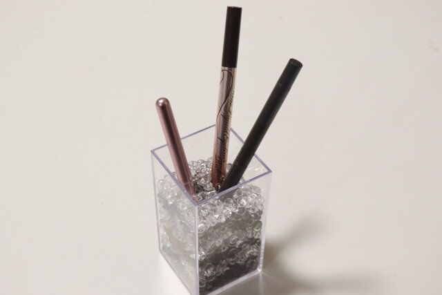 ダイソーのインテリアビーズをペンスタンドに活用