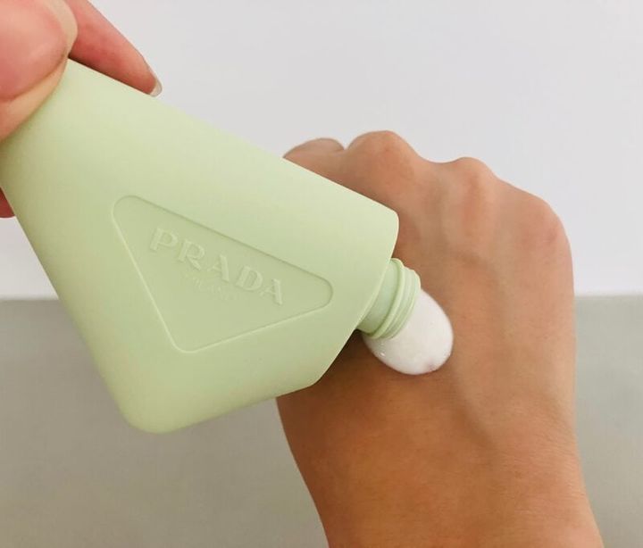【プラダ ビューティ】秋の新作“バナナバーム”と「プラダ ハンド」