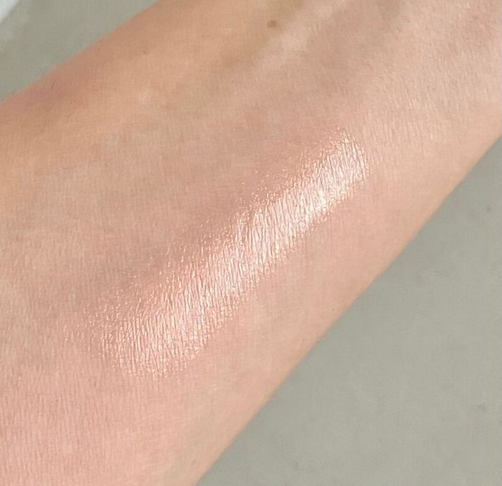 【プラダ ビューティ】秋の新作“バナナバーム”と「プラダ ハンド」