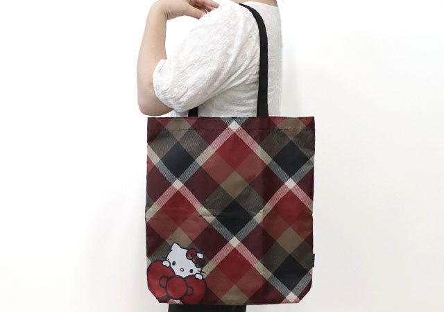 BLUE LABEL CRESTBRIDGE［ブルーレーベル・クレストブリッジ］×HELLO KITTY［ハローキティ］たためて軽くて大容量♡クレストブリッジチェック柄トートバッグ